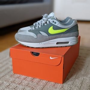 NIKE Air Max 1 "Mica Green Volt"